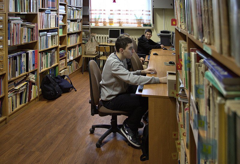 04-biblioteka-szkolna.jpg